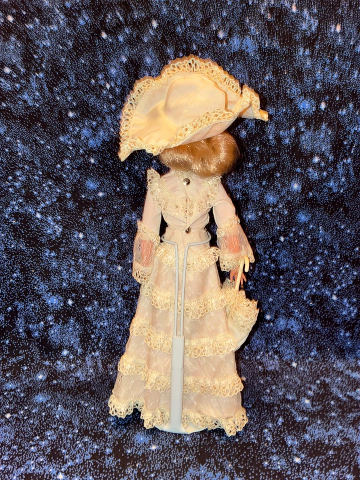 Винтажная кукла Pedigree Sindy для королевского случая 1977 с буклетом 11 дюймов - Изображение 4 из 4