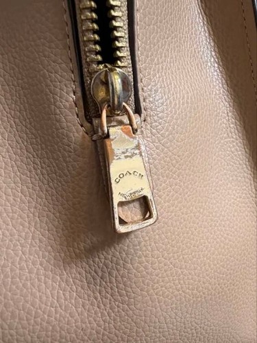 Bolso Tote Coach Cuero Beige Usado, Interior Tela Marrón - Imagen 9 de 12