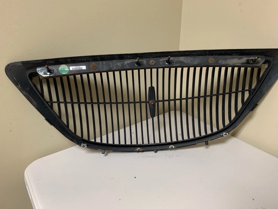 Conjunto de parrilla delantera Lincoln Mark VIII 1997-1998 Foto 4 de 4