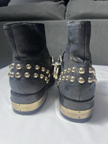 Vince Camuto Windetta Damen-Motorradstiefel mit goldenen Nieten – schwarz – Größe 8 - Bild 6 von 11