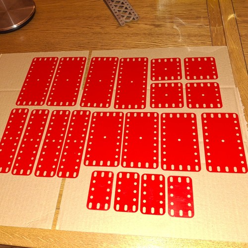 *SEHEN UNBENUTZT* 20 X #194E/D/C/A FEUERZEUG ROT MECCANO KUNSTSTOFF FLEXIBLE PLATTE