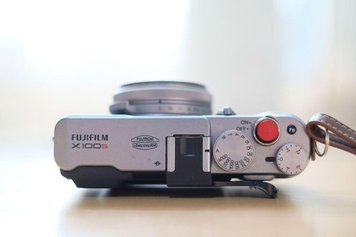 Fotocamera digitale Fujifilm X100S Silver funzionante con bonus - Foto 7 di 10