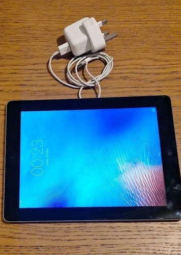 Apple iPad 3 Model A1416, 9.7in 16GB Wi-Fi Tablet - Black - Picture 3 of 9