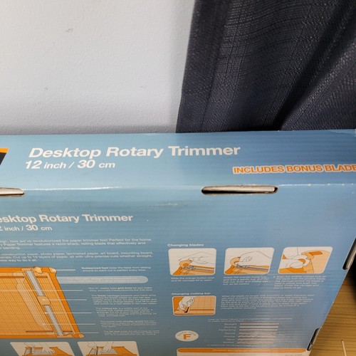 Fiskars Desktop Rotary Trimmer 12 Inch 30 cm Brand New - Picture 3 of 3