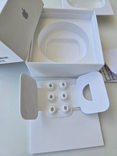 Apple AirPods Pro 2. Generation NUR LEERKARTON mit Silikoneinsätzen für Air POD - Bild 2 von 9