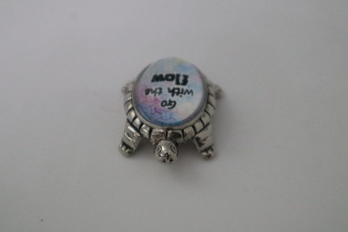 Q3 GO WITH THE FLOW LUCKY LITTLE TURTLE inspirational message FIGURINE Ganz - Foto 5 di 10