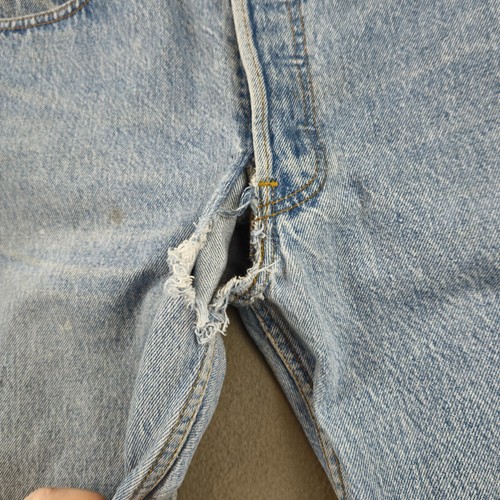 Vintage 90s Levis 501 Made in USA Blue Denim Jeans 30x29 Distressed Cowboy Cut - Bild 3 von 12
