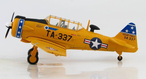 Hobby Master HA1527 North American T-6G TEXAN, 75TH FIS, Preque Isle AFB - Picture 2 of 4