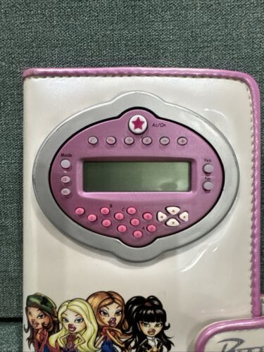 Diario electrónico de emparejador Bratz diario libreta de direcciones 2003 - necesita batería nueva - Imagen 2 de 17
