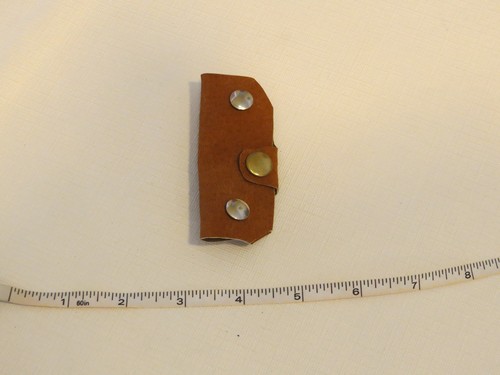 Handgefertigter Leder Schlüsselanhänger braun mit goldfarbenem Druckknopf & silberfarben 3,25" x 1,5" - Bild 1 von 4