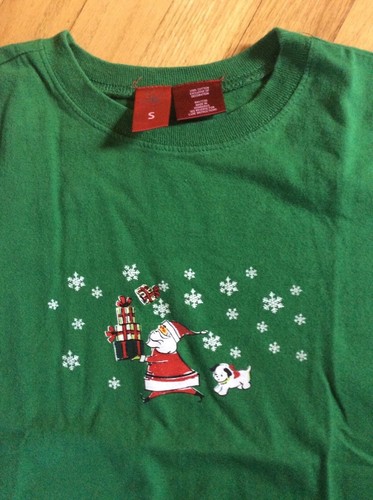 Women's Green T-Shirt  Christmas Theme Holidays Santa carrying Presents Size Sm - Picture 2 of 3
