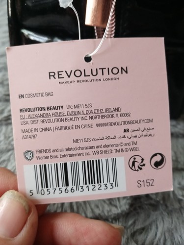 MAKEUP REVOLUTION x FRIENDS TV Series Negro Logo Maquillaje Cosméticos Bolsa de Viaje NUEVO - Imagen 4 de 6