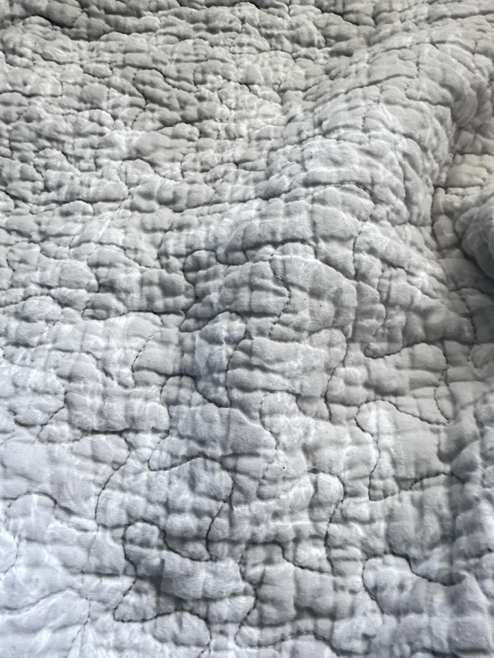 "Cubierta de edredón floral gris y blanco Simply Shabby bordes con volantes 86""x86"" reversible" Foto 2 de 4