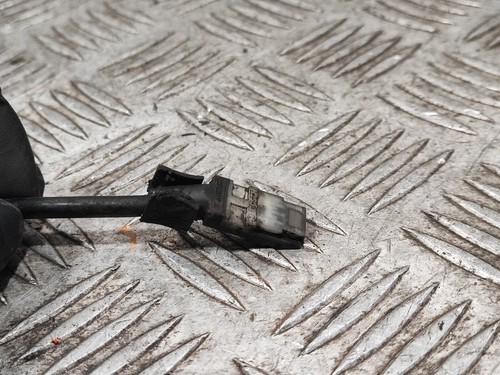 Renault Trafic MK2 2.0 Vivaro 2006-09 Genuine Front ABS Sensor Bosch 8200583498 - Picture 6 of 7