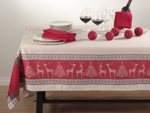 Saro Lifestyle 52 x 70 in. Jacquard Oblong Tablecloth with Reindeer Design Red