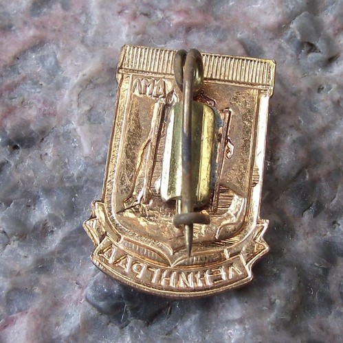 Leningrad Saint Petersburg Peter the Great Horseback Statue Souvenier Pin Badge - Picture 2 of 5