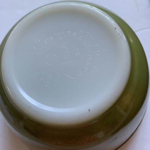 Vintage Pyrex 1 1/2 Pt Avocado Green Small Mixing Bowl - 401 Milk Glass - Picture 3 of 3
