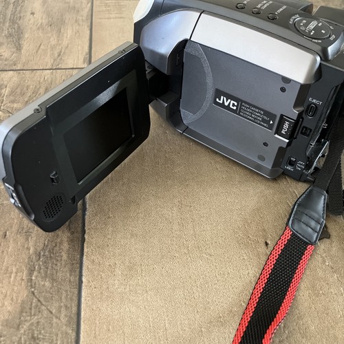 FOR PARTS JVC Video Camcorder Camera GR-AXM300U Powers On BUT EATS TAPES - Picture 6 of 10