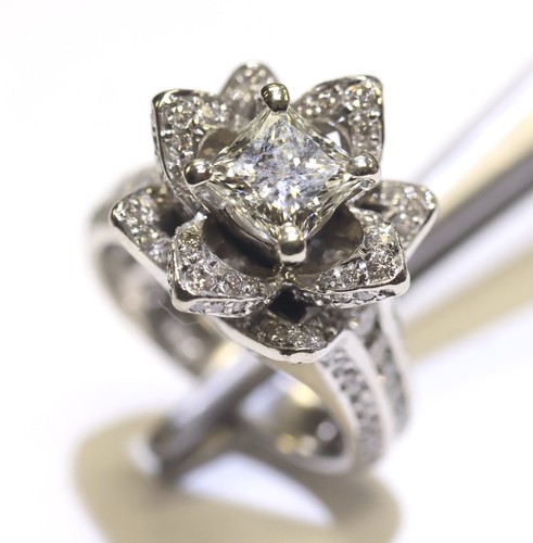 Anillo de compromiso GIA 14k oro blanco 2,24ct princesa diamante flor de loto 10,6g - Imagen 7 de 11