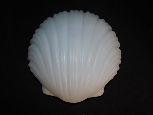 VINTAGE FROSTED LARGE CLAM SHELL LIGHT FIXTURE SHADE - Picture 4 of 6