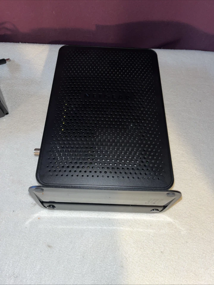 NETGEAR C6300BD AC1900 DOCSIS 3.0 Cable Modem WiFi Router with Stand K8 - Image 4 of 4