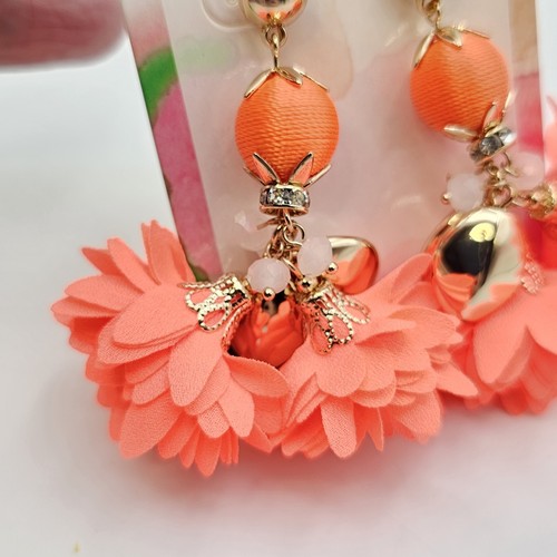 NEW Lilly Pulitzer “Full Bloom” Orange Fabric Flower Earrings Gold Tone Post - Bild 4 von 7