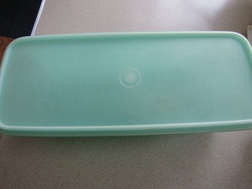 VINTAGE GREEN TUPPERWARE LOAF BREAD STORAGE CONTAINER - Picture 2 of 6