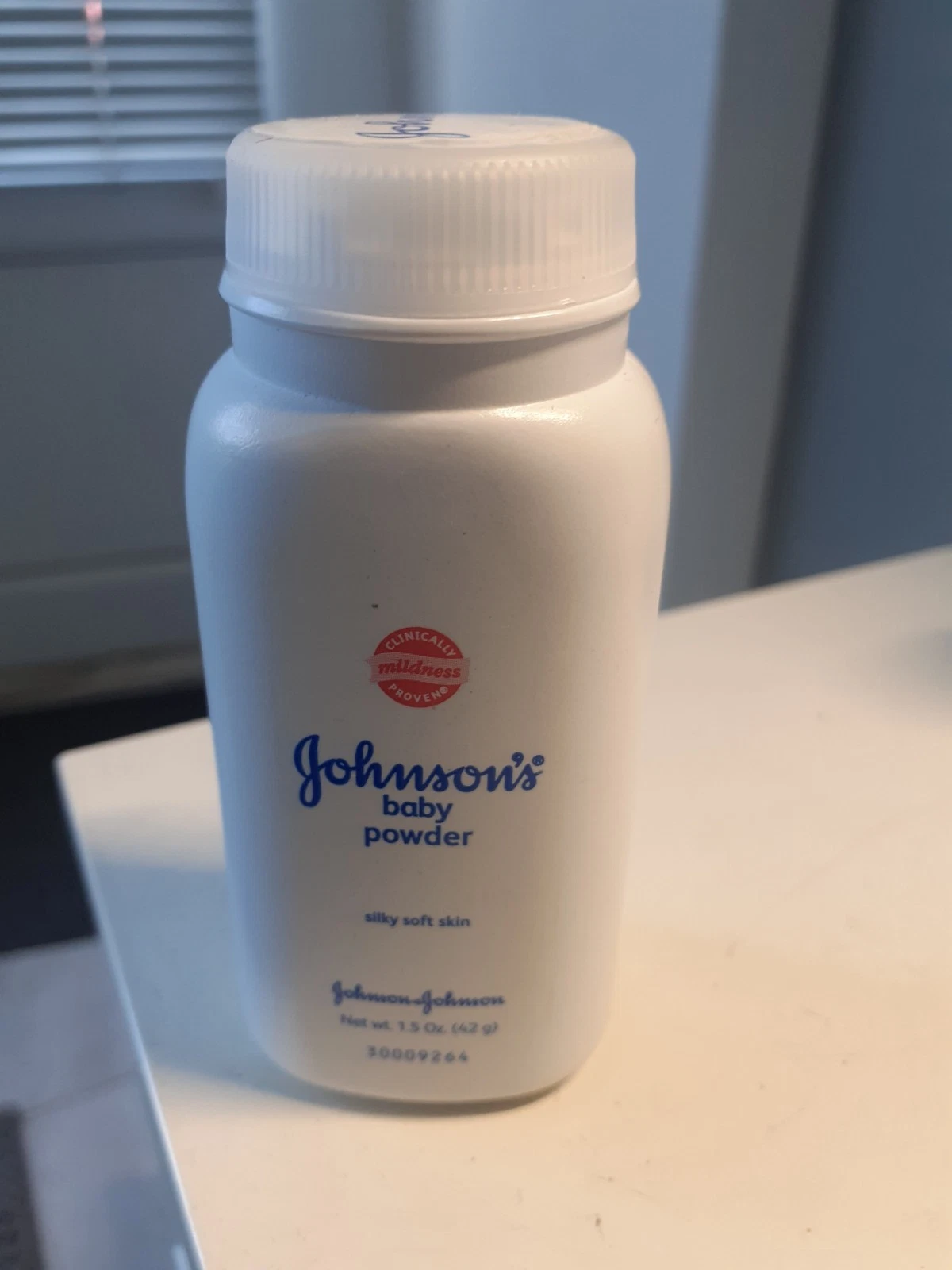 Johnsons Baby Talc Powder - 42g ( Old formula) 1PCS- sealed
Opens in a new window or tab