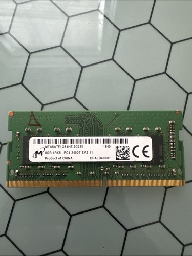 Micron 8GB (1Rx8) PC4-2400T-SA2-11 SODIMM Arbeitsspeicher (MTA8ATF1G64HZ-2G3E1)