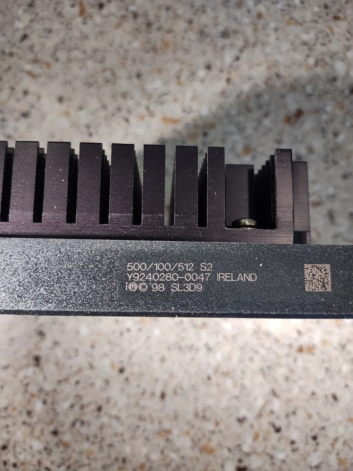 Intel Pentium III Xeon 500MHz (BX80525KY500512) Processor - Image 2 of 4