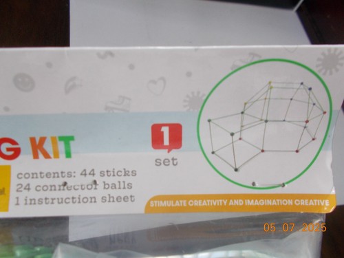 New Fort Building Kit with 44 Sticks, 24 Connector Balls and Instructions - Picture 5 of 6