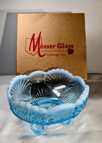 New Mosser Glass Blue Opalescent Shell Footed Berry Bowl Original Box & Sticker - Picture 2 of 10