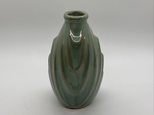 Celadon Glazed Art Pottery Ridged Bud Vase 5.25" x 3.25" - Bild 3 von 11