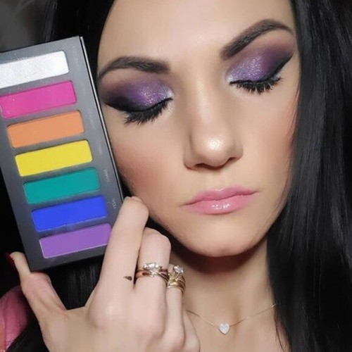NEW Younique Moonstruck Addiction Shadow Palette 7 Vibrant Colors - Picture 2 of 4