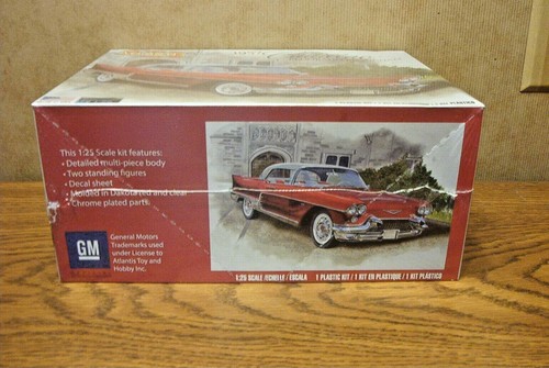 ATLANTIS 1957 CADILLAC ELDORADO BROUGHAM MODELLBAUSATZ IM MASSSTAB 1:25 - Bild 2 von 2
