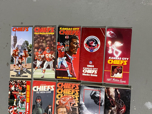 (18) RIESIGES Lot 1981-2000 NFL KANSAS CITY CHIEFS MEDIA GUIDE - Bild 2 von 5