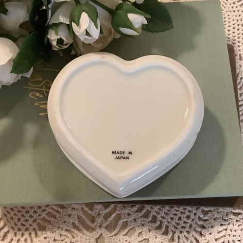 Vintage white pink roses ceramic Heart cottagecore trinket jewelry box 3.5"x4" - Picture 4 of 8