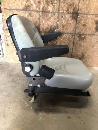 110-0446 Toro Seat & Frame Assembly - Picture 3 of 10