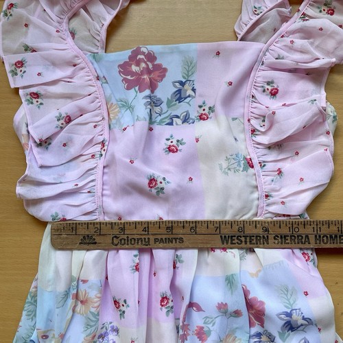 Dolls Kill x Holly Hobbie Vestito Donna XS Rosa Chiffon Ruffle Floreale Pat A Cake - Foto 11 di 13