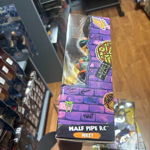 Teenage Mutant Ninja Turtles Mayhem MIKEY Half Pipe RC Skateboard, NEW in BOX - Picture 4 of 5