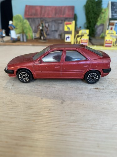 Burago 1/43 - Citroen Xantia Rouge - Oldtimer gebrauchter Zustand