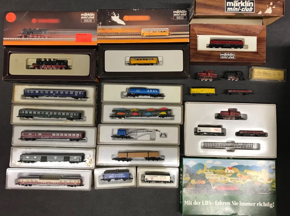 Märklin Spur Z Konvolut Sammlung mit 6 Loks, 5 Personen- und 10 Güterwagen