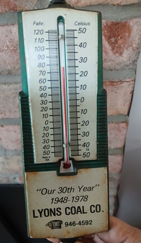 Vintage Blech Thermometer Lyons Coal Co. mit Halterungen absolut genau