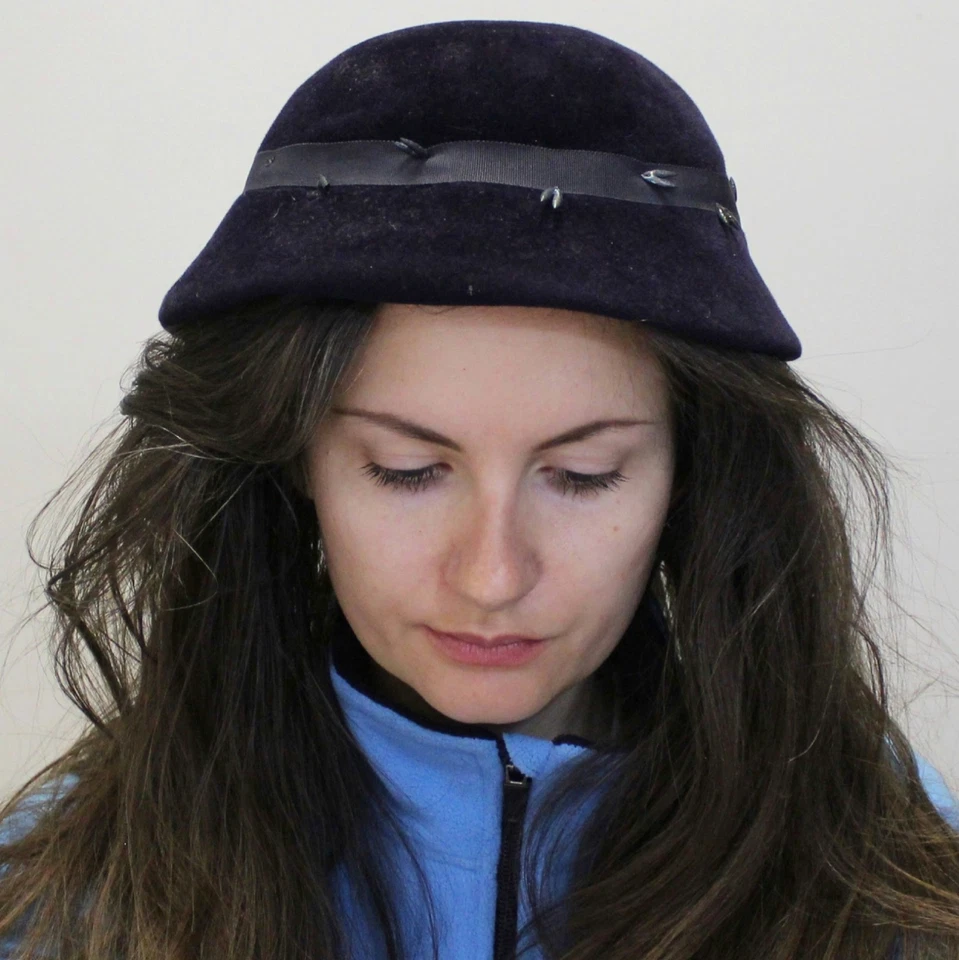 Pequeño sombrero vintage de terciopelo de los años 50 de Cavalier Foto 4 de 4