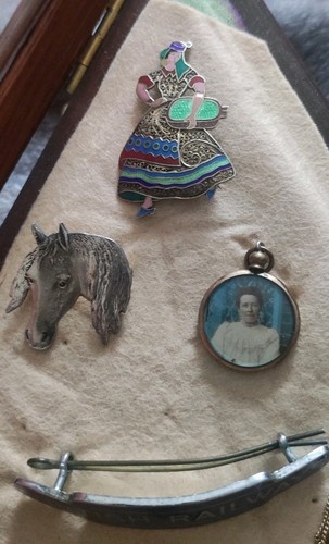 Vintage Mix jewelry brooches necklaces Real silver and gold Antiques - Picture 2 of 9