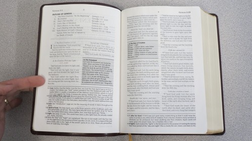 The New Pilgrim Bible - KJV - Burgundy Bonded Leather - 2003 - 121RRL - Picture 12 of 16