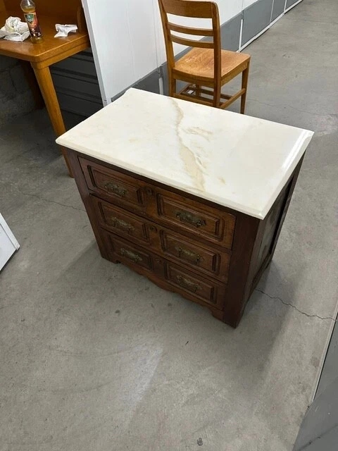 古董梳妆台手工制作 19 世纪 70 年代肯塔基硬木状况完好大理石上衣 — 第 4/4 张图片