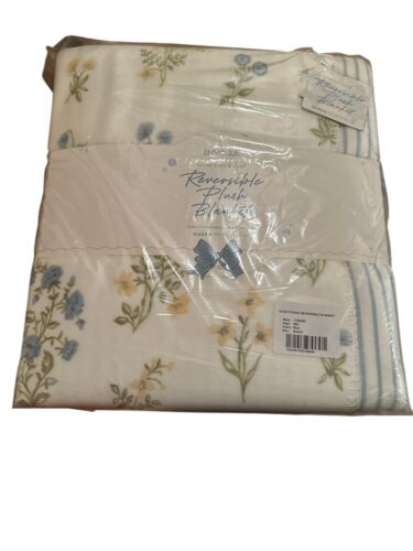 Envogue Blue Ditsy Floral Reversible Blanket QUEEN 90x90 Farmhouse Cottage NEW - Picture 7 of 7