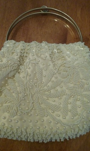 Vintage 60er Hongkong Perlen Geldbörse, weiß, Metallverschluss & Griffe sehr gepflegt - Bild 11 von 11