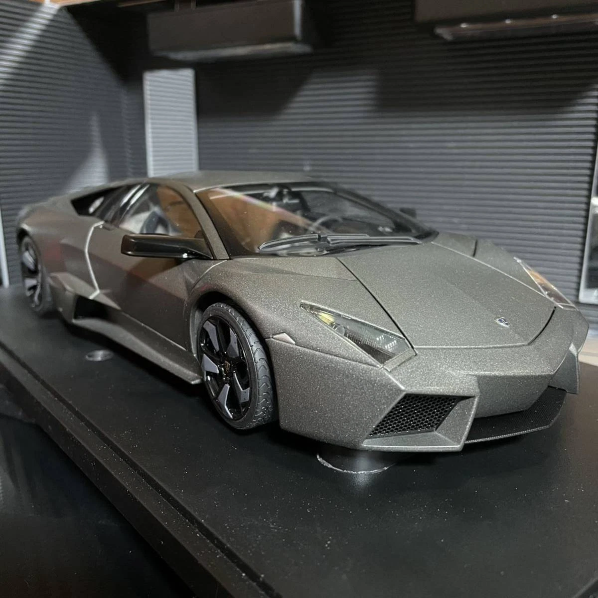 Auto Art 1/18 Lamborghini Reventon Gray
